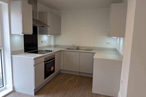 One bed kitchen further away.jpeg