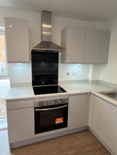 One bed kitchen hob view.jpeg