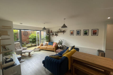 Living Room - 9 Marlowe Place - Dover Street Cante