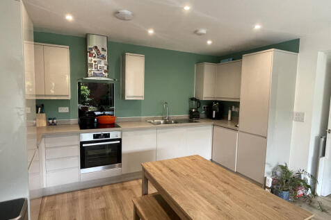 Kitchen - 9 Marlowe Place - Dover Street Canterbur