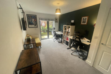 Bedroom 1 - 9 Marlowe Place - Dover Street Canterb