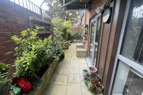 Garden - 9 Marlowe Place - Dover Street Canterbury
