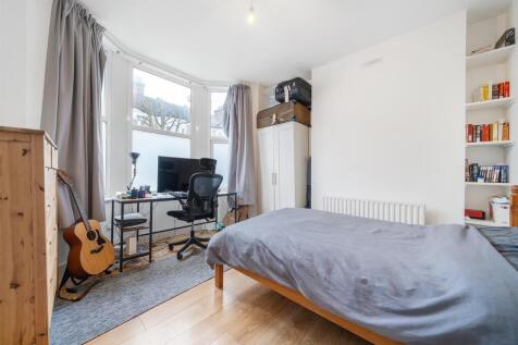 Bedroom 1.jpg