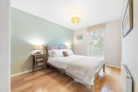 Bedroom 1.jpg