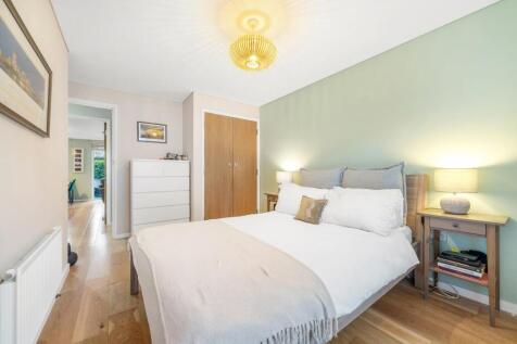 Bedroom 1 (2).jpg