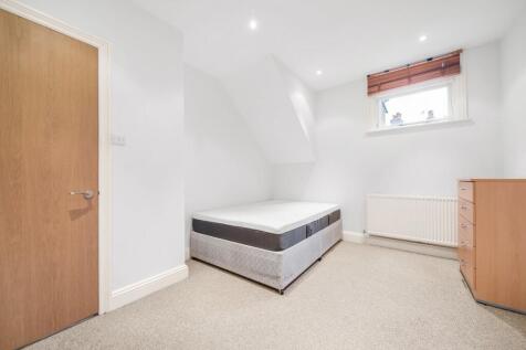 Bedroom 2 (2).jpg