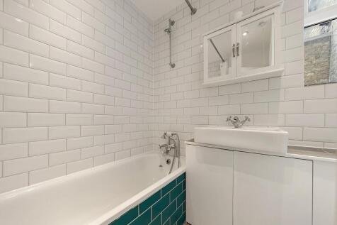 Bathroom (2).jpg