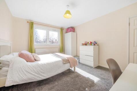 Bedroom 1 (2).jpg