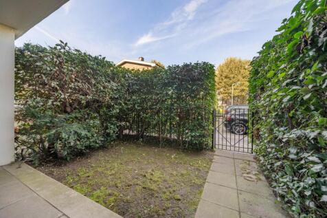 Front garden.jpg