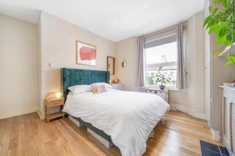 Bedroom 1 (2).jpg