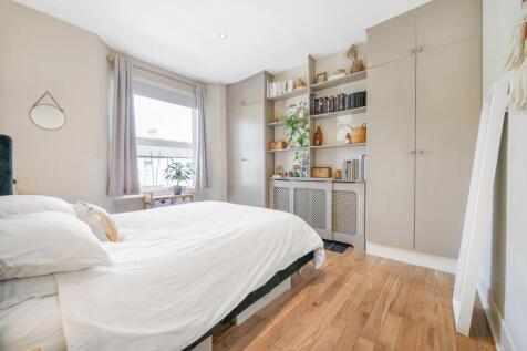 Bedroom 1.jpg