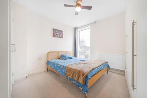 Bedroom 1.jpg