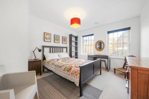 Bedroom 1.jpg