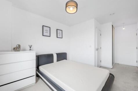 Bedroom 1.jpg