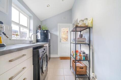 Kitchen (2).jpg