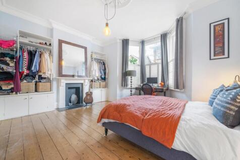 Bedroom 1.jpg