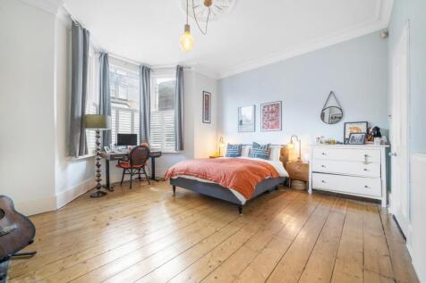 Bedroom 1 (2).jpg