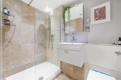 Bathroom (2).jpg