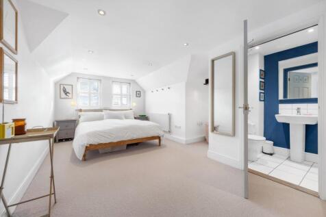 Bedroom 1.jpg