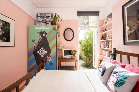 Bedroom 1 (2).jpg