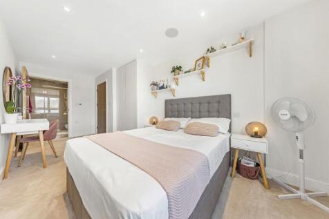 Bedroom (1).jpg