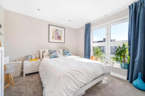 Bedroom 1.jpg