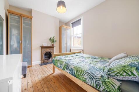 Bedroom 1.JPG