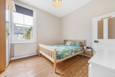 Bedroom 1 (2).JPG