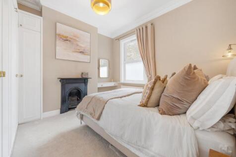 Bedroom 1.JPG