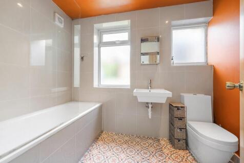 Bathroom.JPG