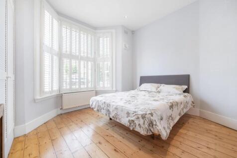 Bedroom 1 (2).JPG