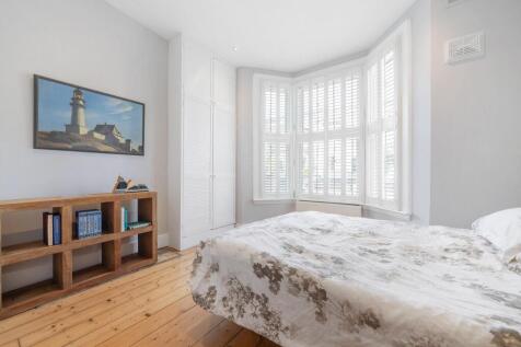 Bedroom 1.JPG