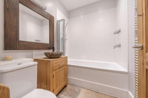 Bathroom.jpg