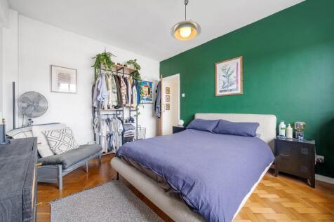 Bedroom 1 (2).JPG