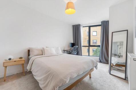 Bedroom 1.JPG