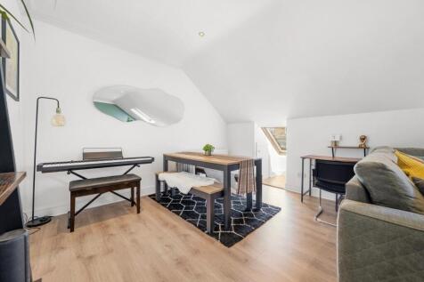 Open plan living/dining area