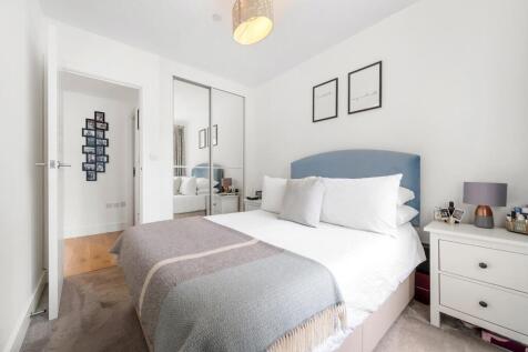 Bedroom (2).JPG