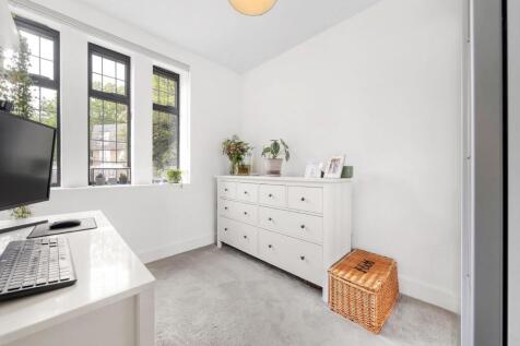 Bedroom 2.JPG