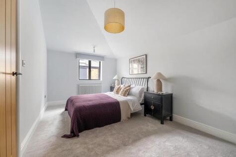 Bedroom 1.JPG