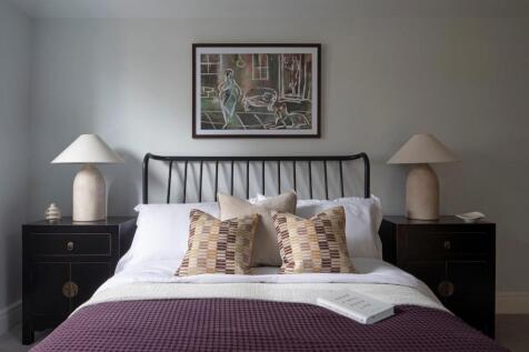 Bedroom 1 (2).jpg
