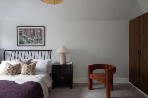 Bedroom 1.jpg