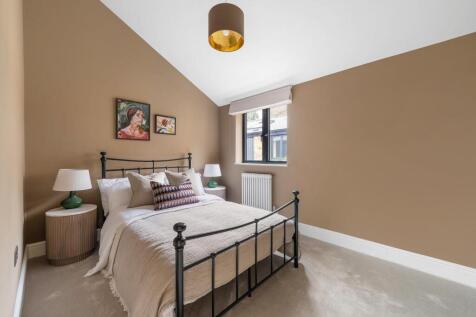 Bedroom 2.JPG