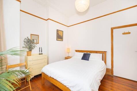 Bedroom 1 (2)..jpg