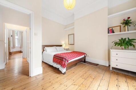 Bedroom 2 (2).JPG
