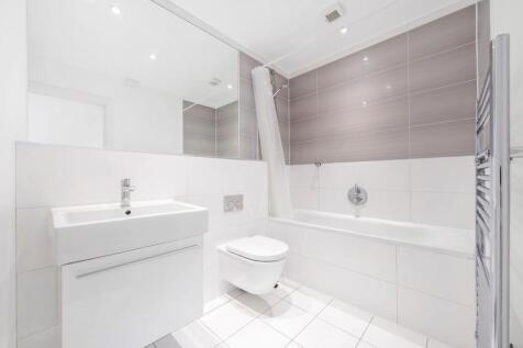 Bathroom (1).JPG