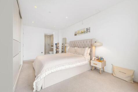 Bedroom 1 (2).JPG