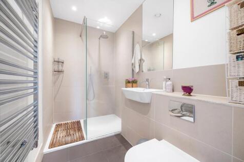 Ensuite.JPG