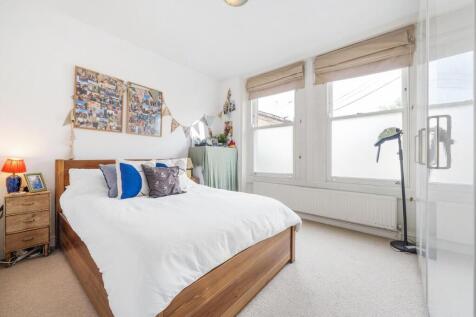 Bedroom 1.JPG