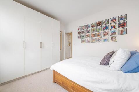 Bedroom 1 (2).JPG