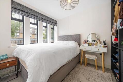 Bedroom (2).JPG
